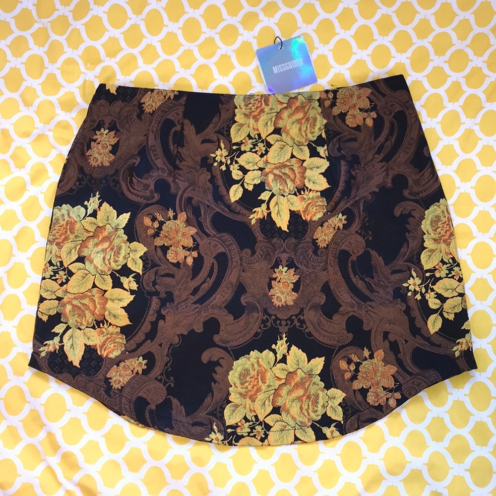 MISSGUIDED Curve Hem Jacquard Mini Skirt